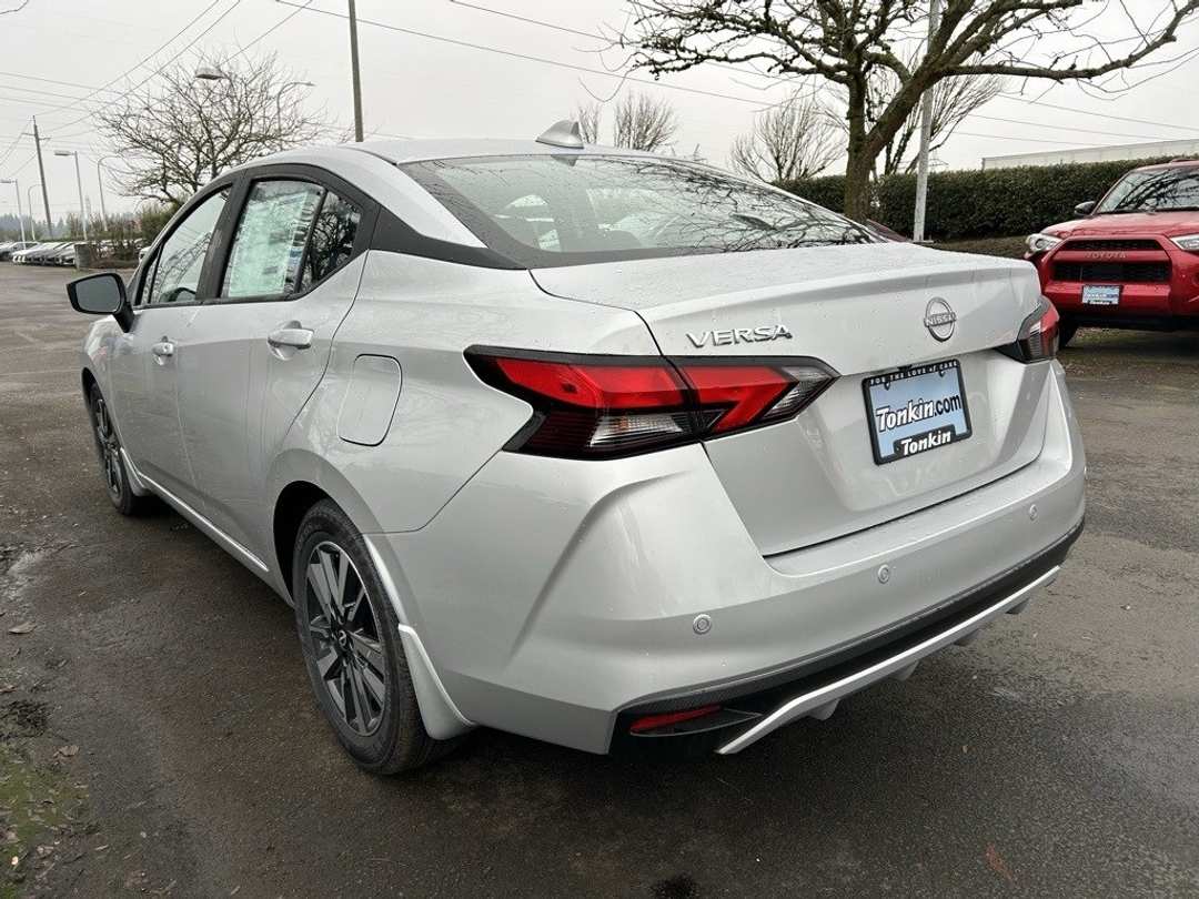 2025 Nissan Versa 1.6 SV - Image 7