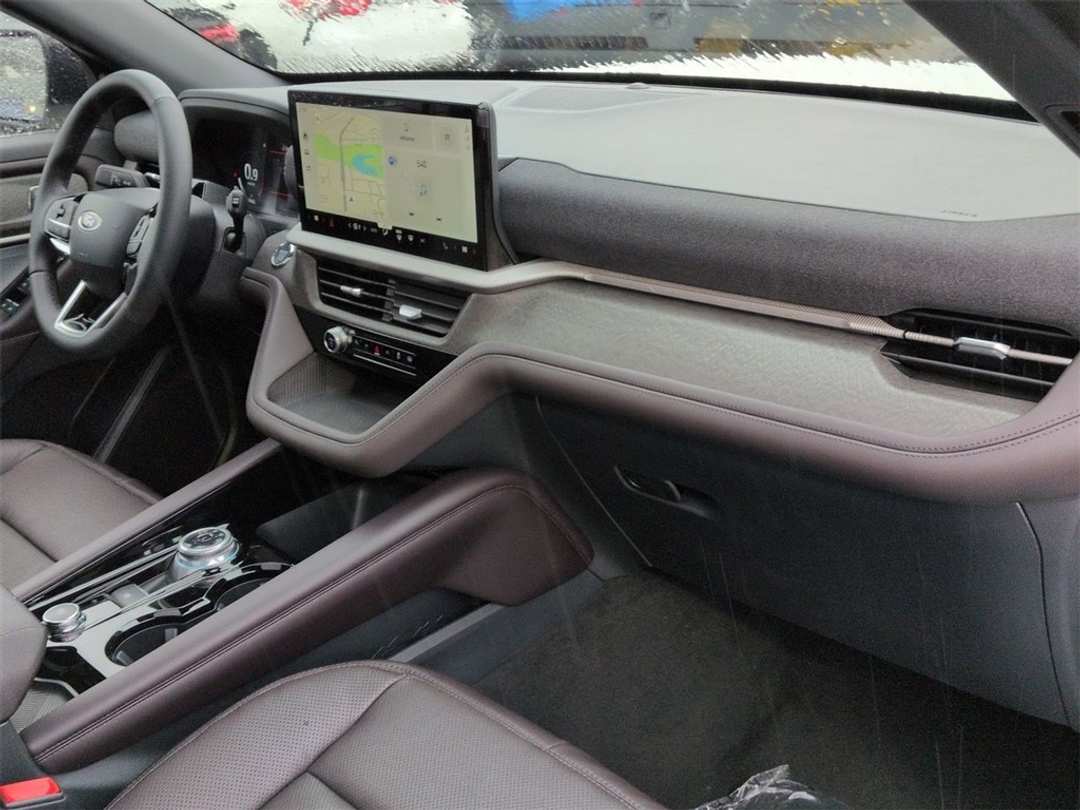 2026 Ford Explorer Platinum - Image 31