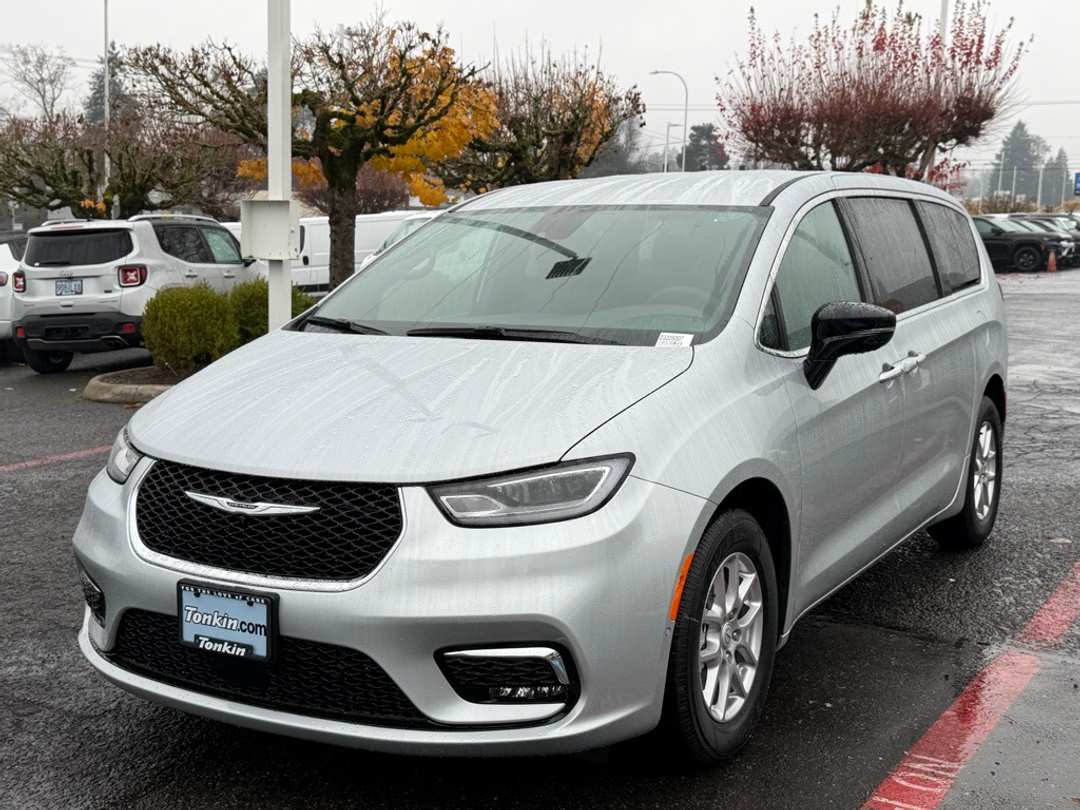 2026 Chrysler Pacifica Select - Image 4