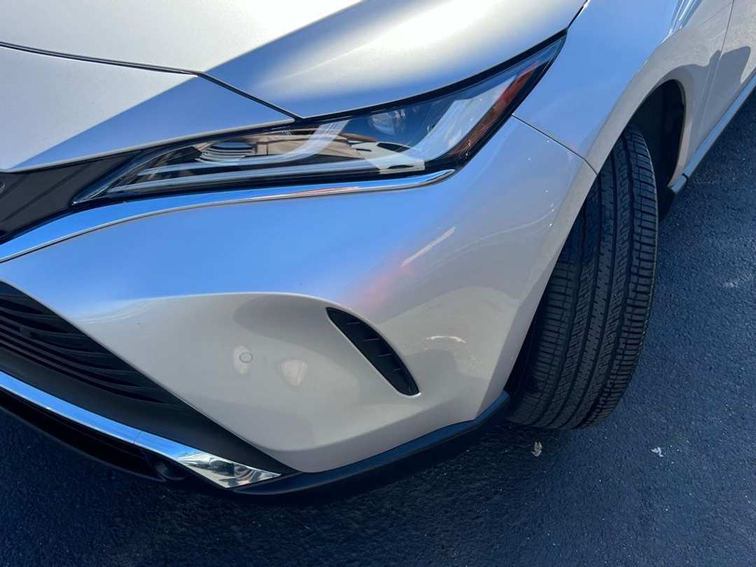 2022 Toyota Venza XLE - Image 3