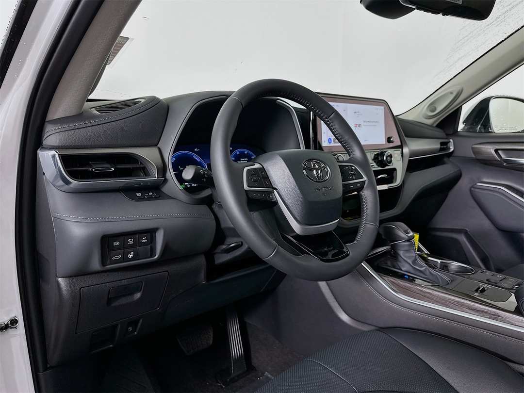 2026 Toyota Highlander Limited - Image 9