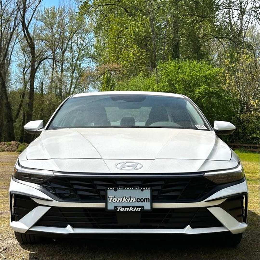 2025 Hyundai Elantra SEL Convenience - Image 3