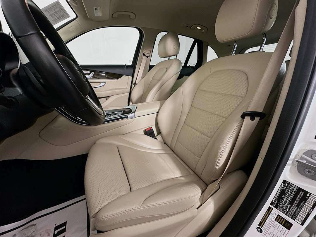 2020 Mercedes-Benz GLC GLC 300 - Image 18