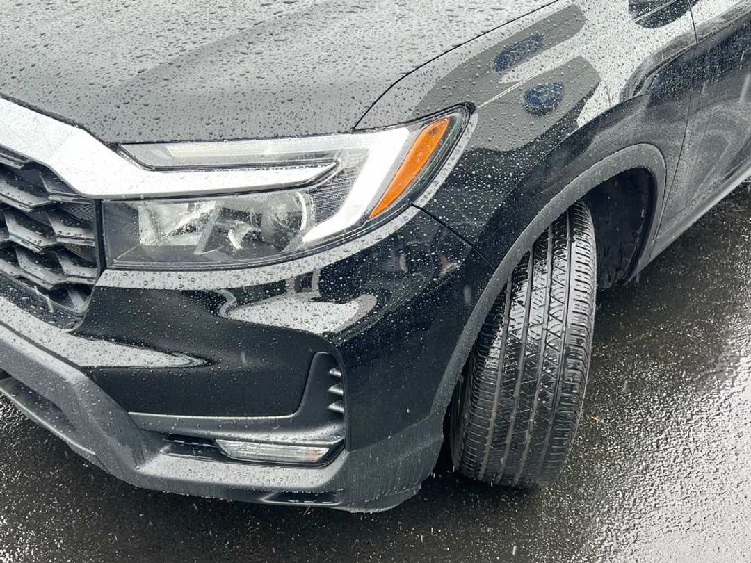 2023 Honda Passport EXL - Image 2