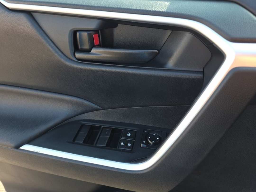 2020 Toyota Rav4 LE - Image 10