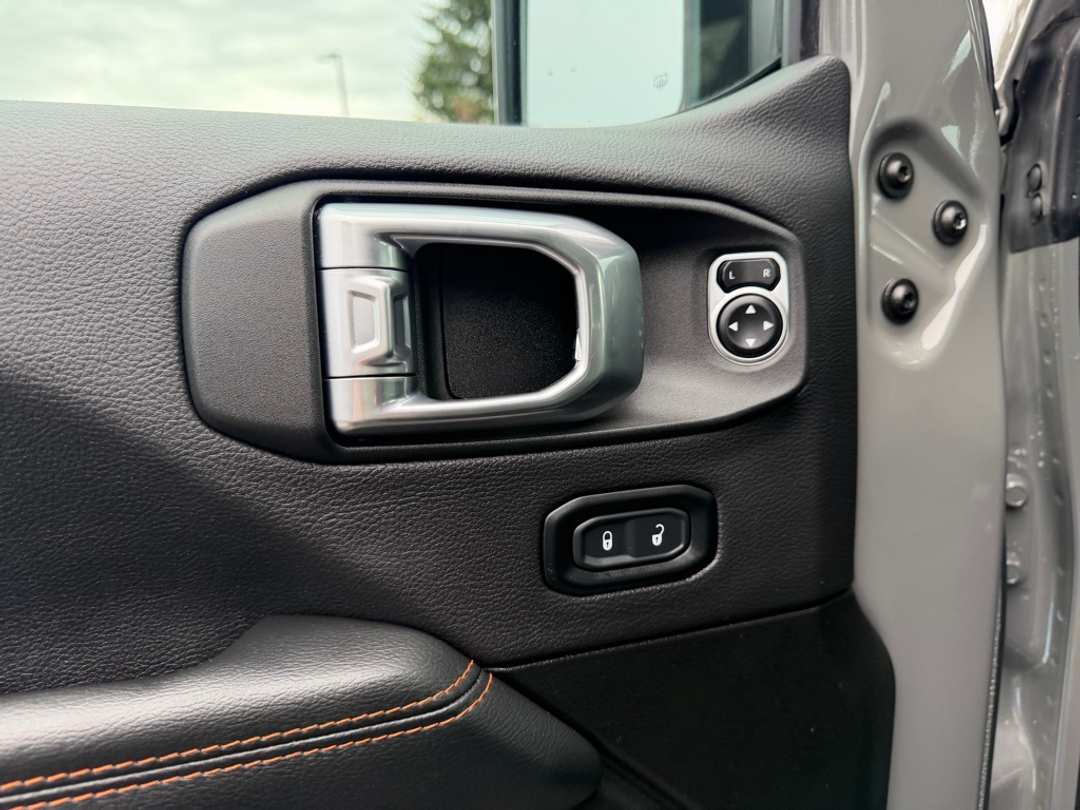 2023 Jeep Gladiator Mojave - Image 12