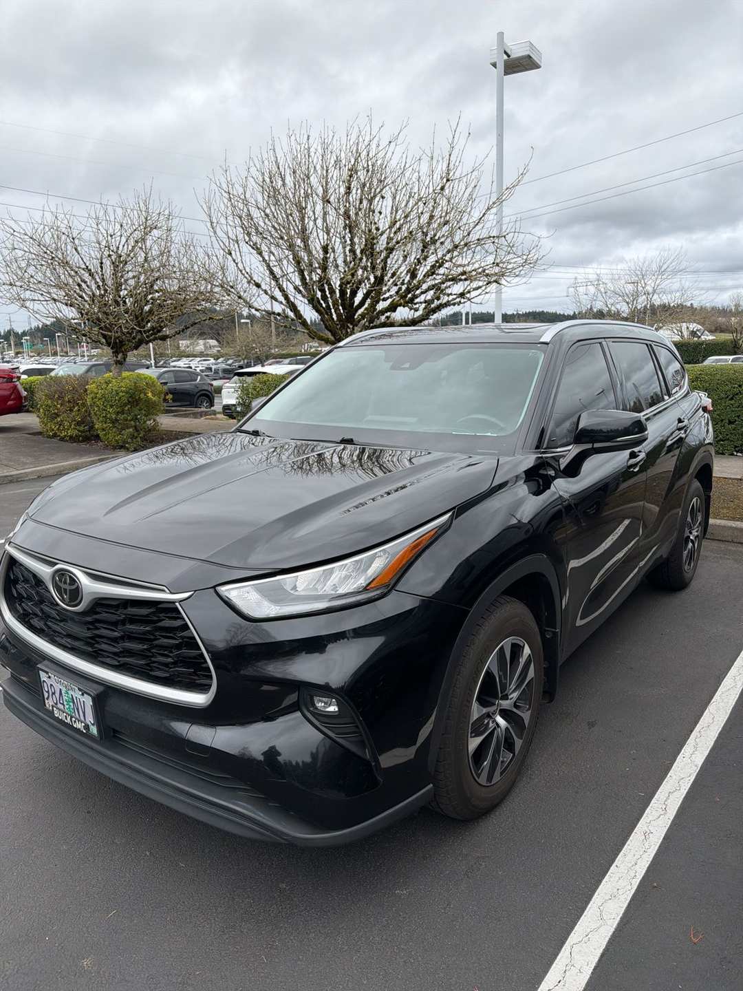 2020 Toyota Highlander XLE - Image 2