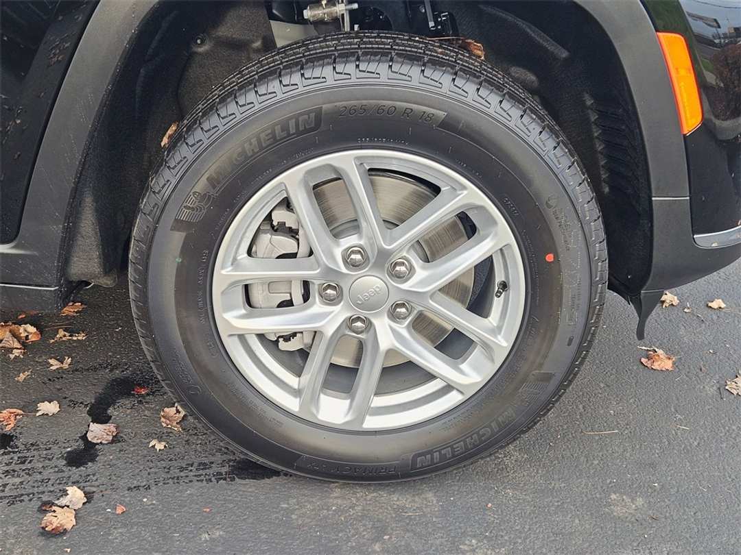 2025 Jeep Grand Cherokee L Laredo - Image 42