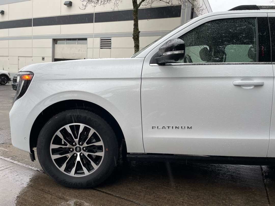 2025 Ford Expedition Max Platinum - Image 8