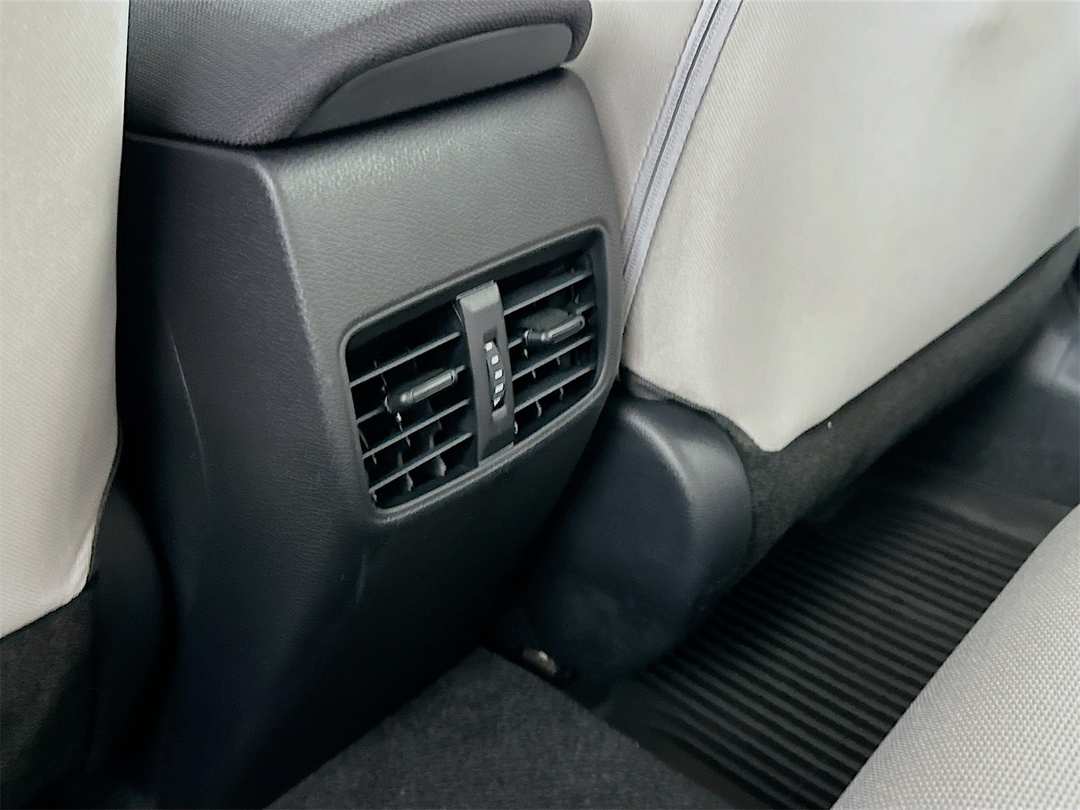 2026 Toyota Corolla Cross L - Image 24