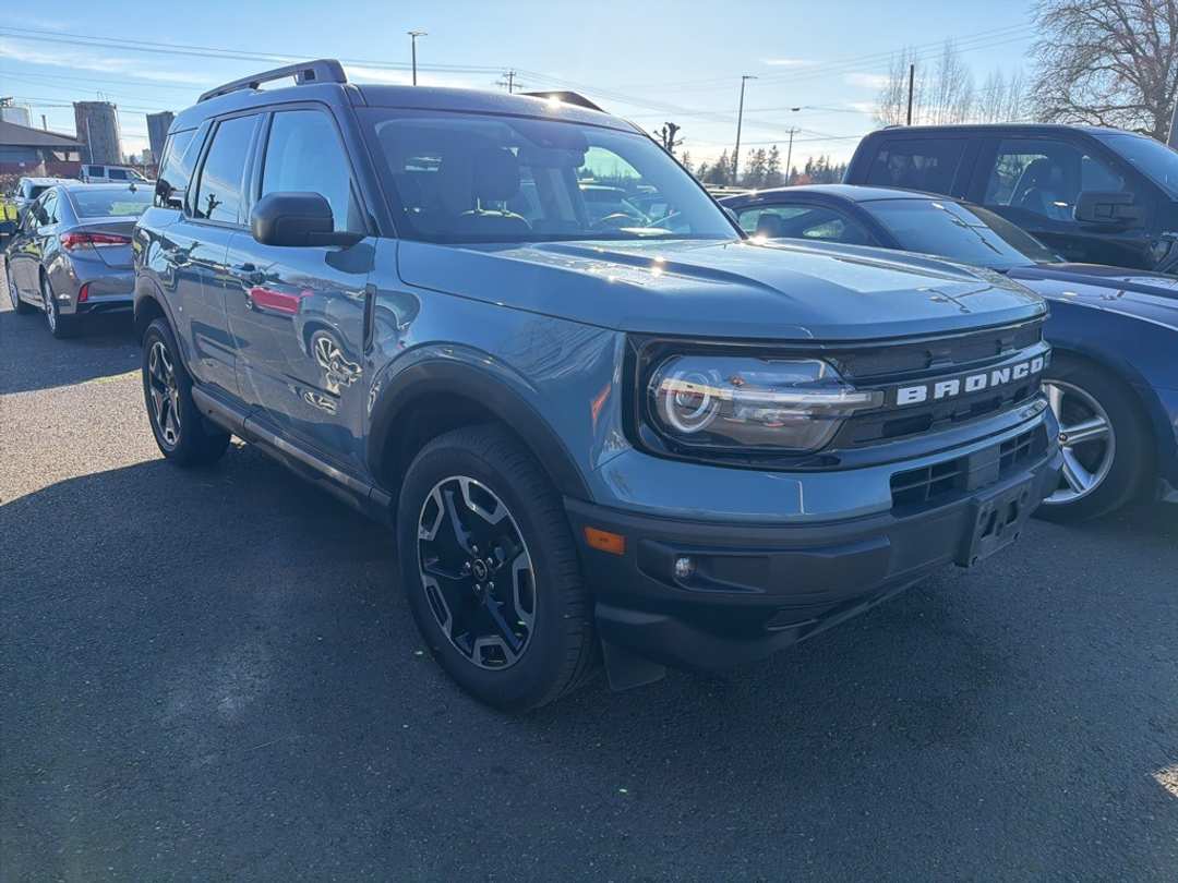2023 Ford Bronco Sport Outer Banks - Image 3