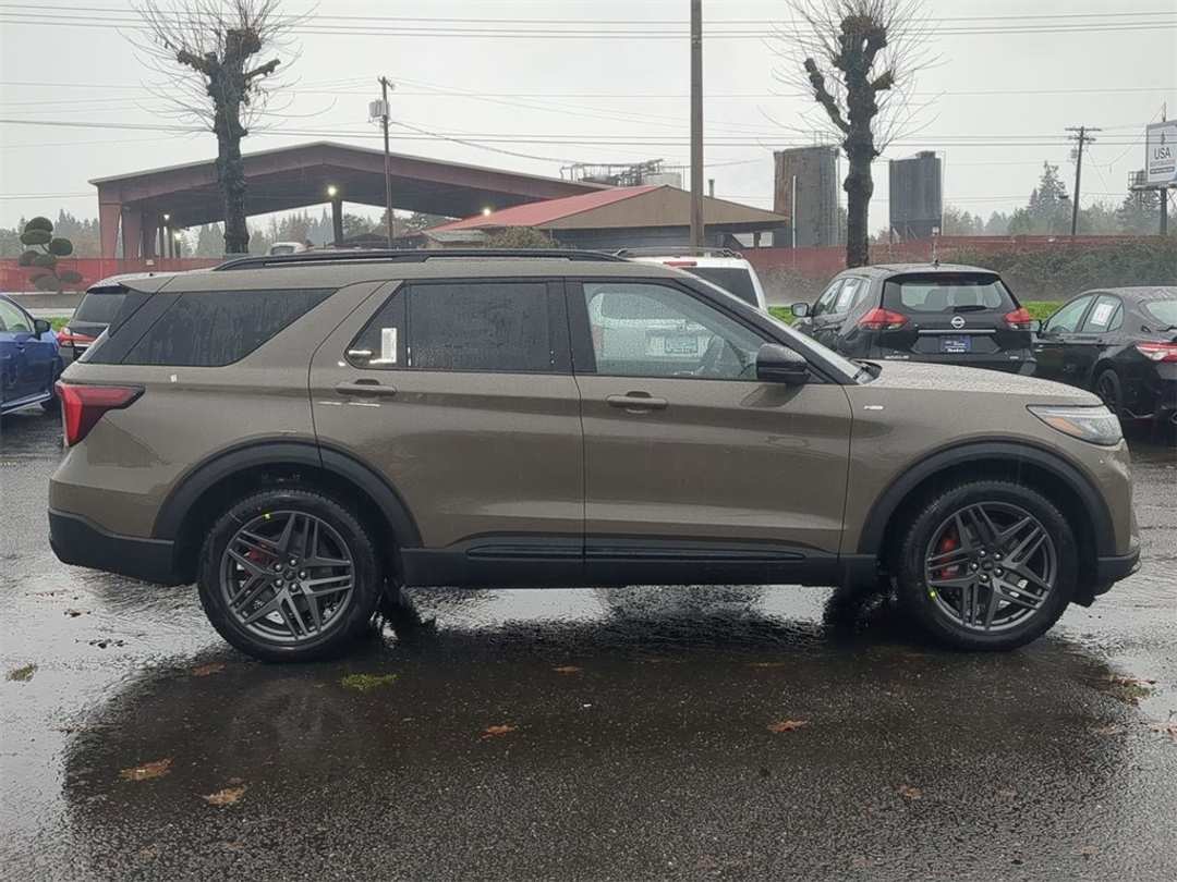 2026 Ford Explorer STLine - Image 6