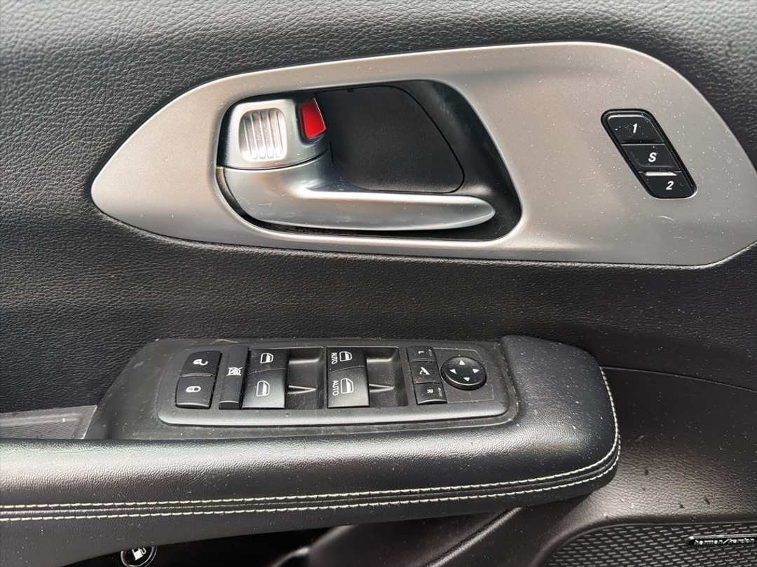 2019 Chrysler Pacifica Limited - Image 12