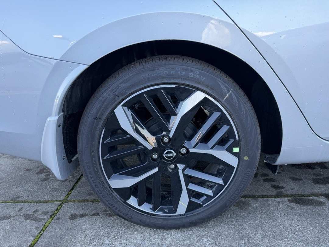 2025 Nissan Versa 1.6 SR - Image 9