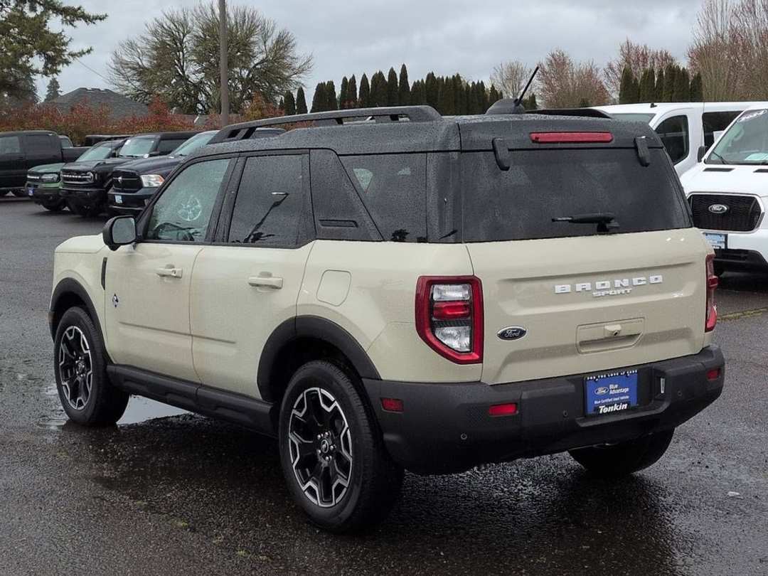 2025 Ford Bronco Sport Outer Banks - Image 3