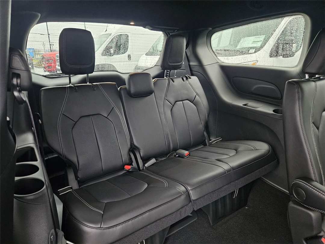2026 Chrysler Voyager LX - Image 33