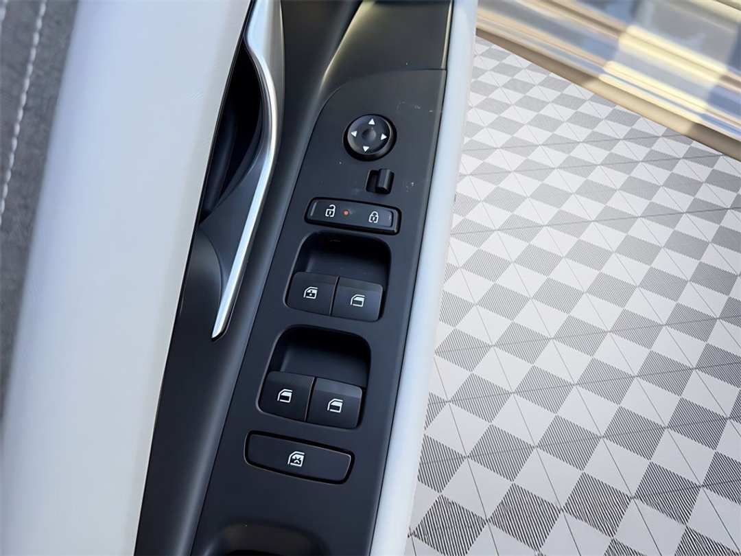 2026 Hyundai Elantra Limited - Image 12