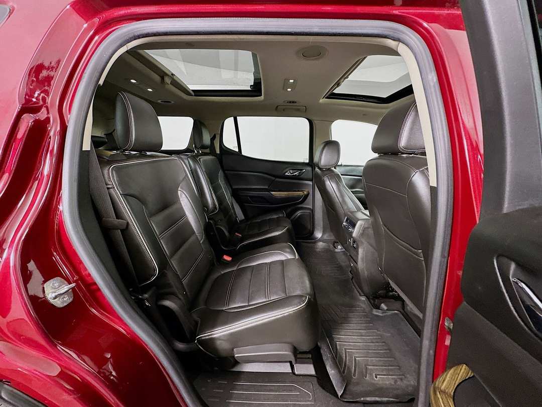 2017 GMC Acadia Denali - Image 31