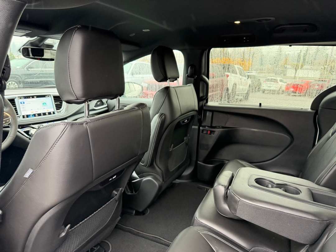 2026 Chrysler Pacifica Select - Image 29