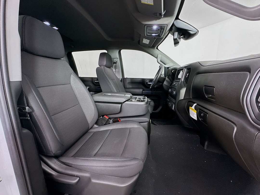 2025 Chevrolet Silverado 2500Hd Custom - Image 28