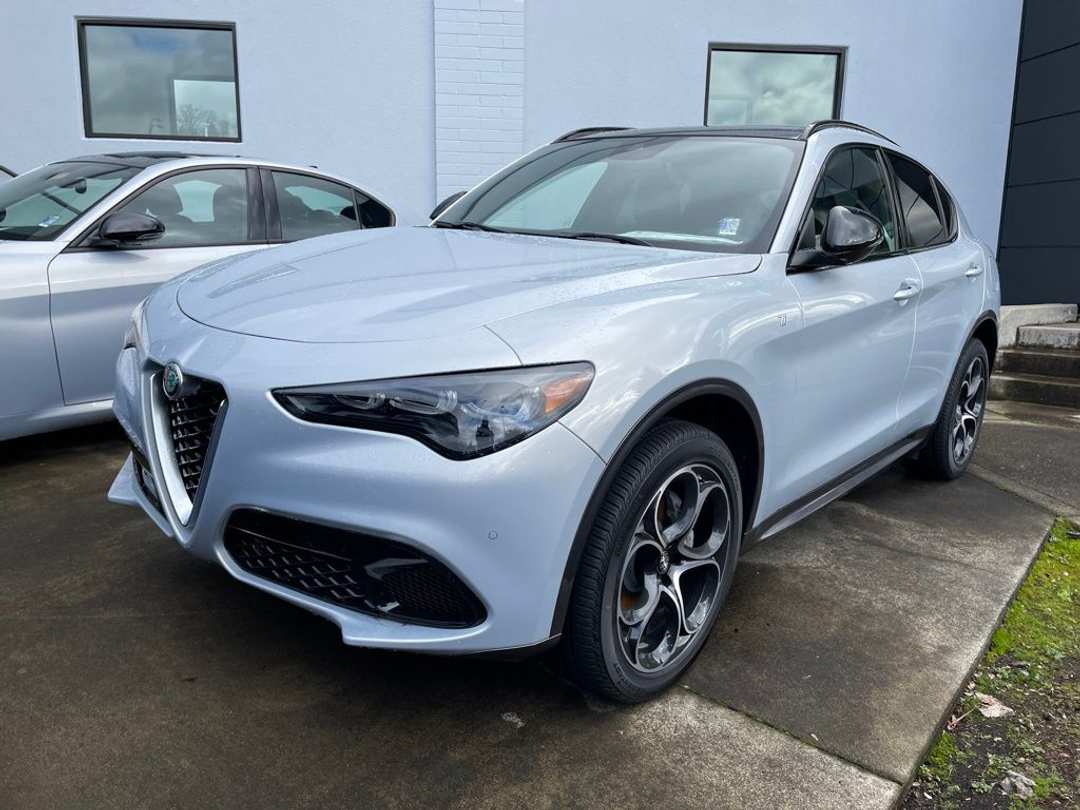 2024 Alfa Romeo Stelvio Ti - Image 3