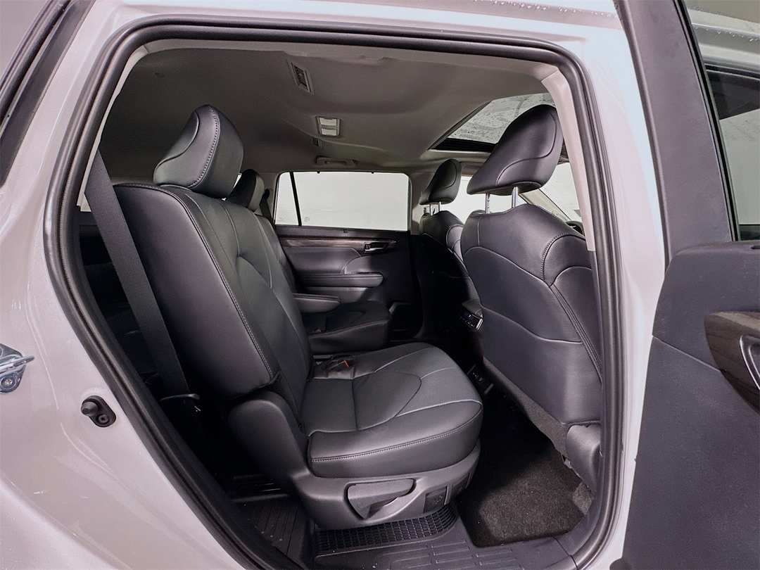 2026 Toyota Highlander Limited - Image 29
