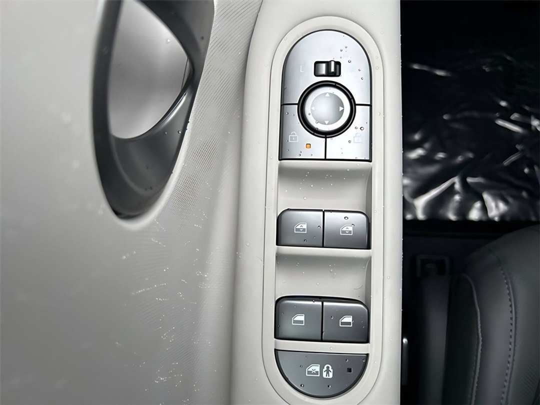 2026 Hyundai Ioniq 5 SEL - Image 19