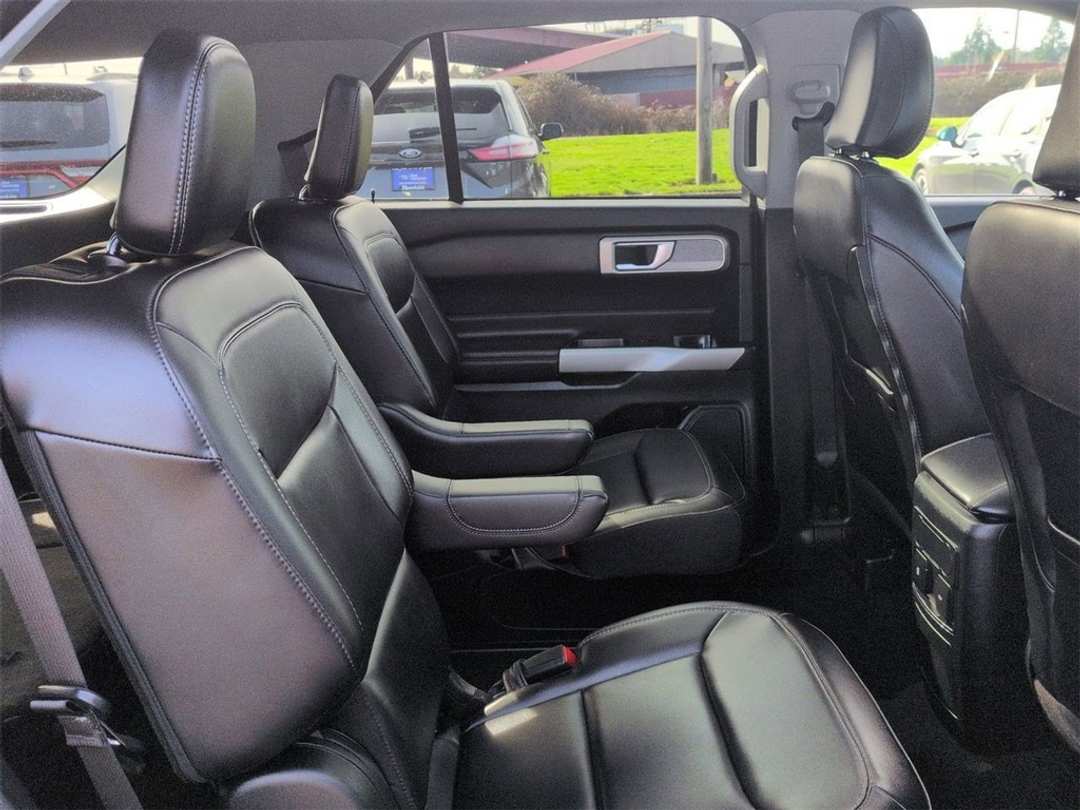 2023 Ford Explorer XLT - Image 25