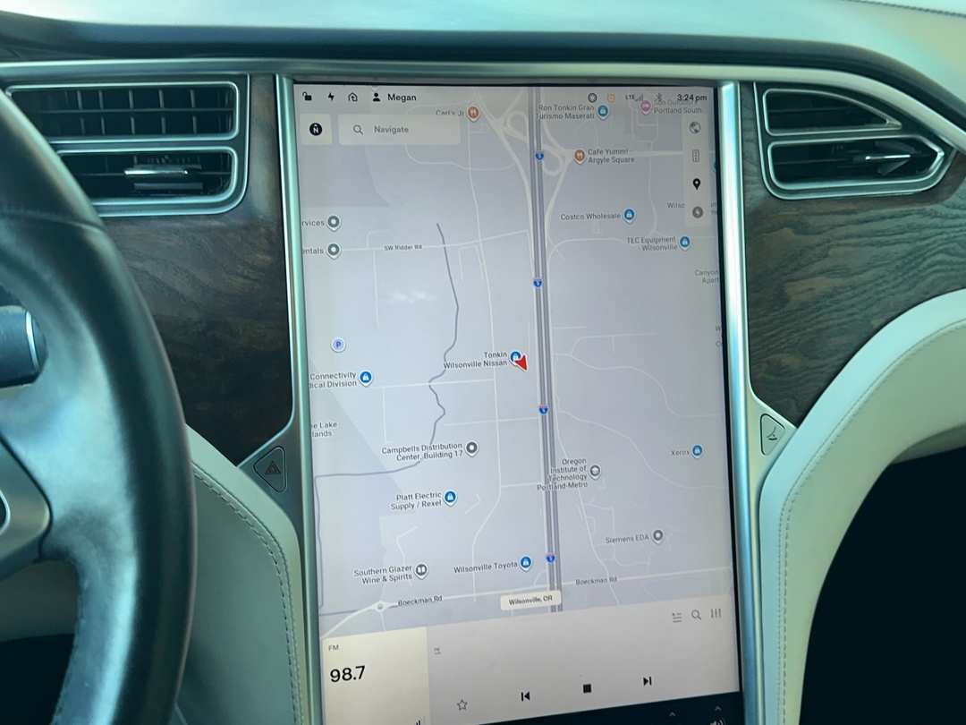 2017 Tesla Model X - Image 16