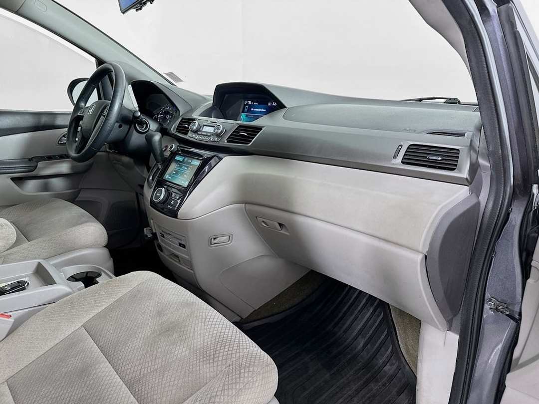 2017 Honda Odyssey SE - Image 29