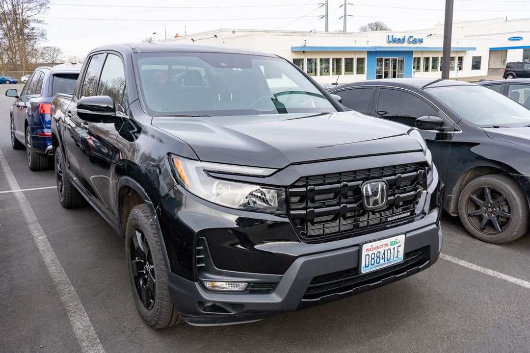 2025 Honda Ridgeline Black Edition - Image 3