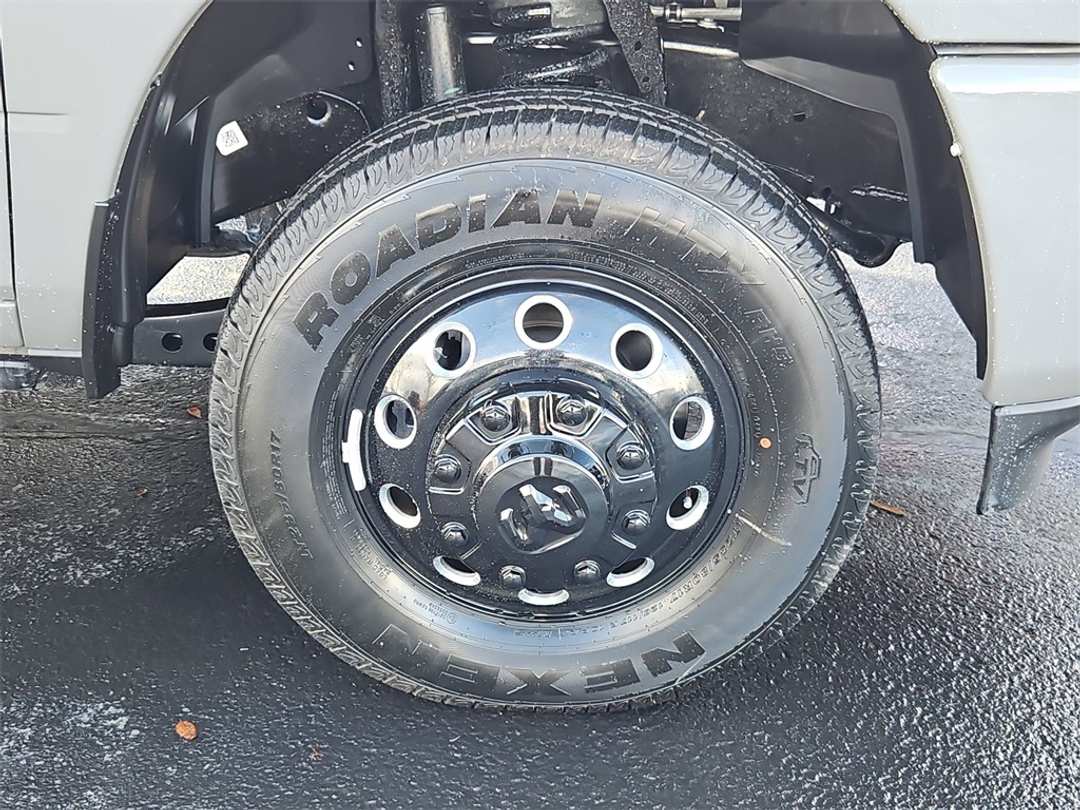 2026 Ram 3500 Laramie - Image 30