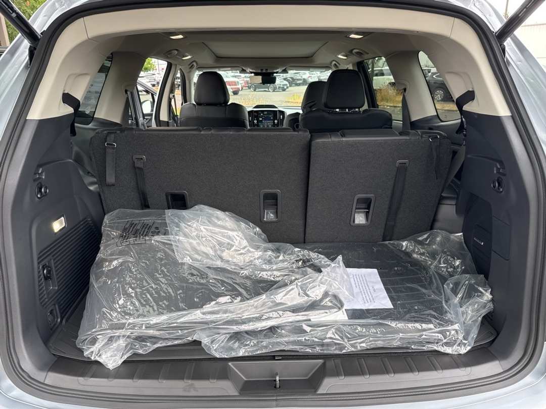 2025 Subaru Ascent Onyx Edition Touring - Image 25