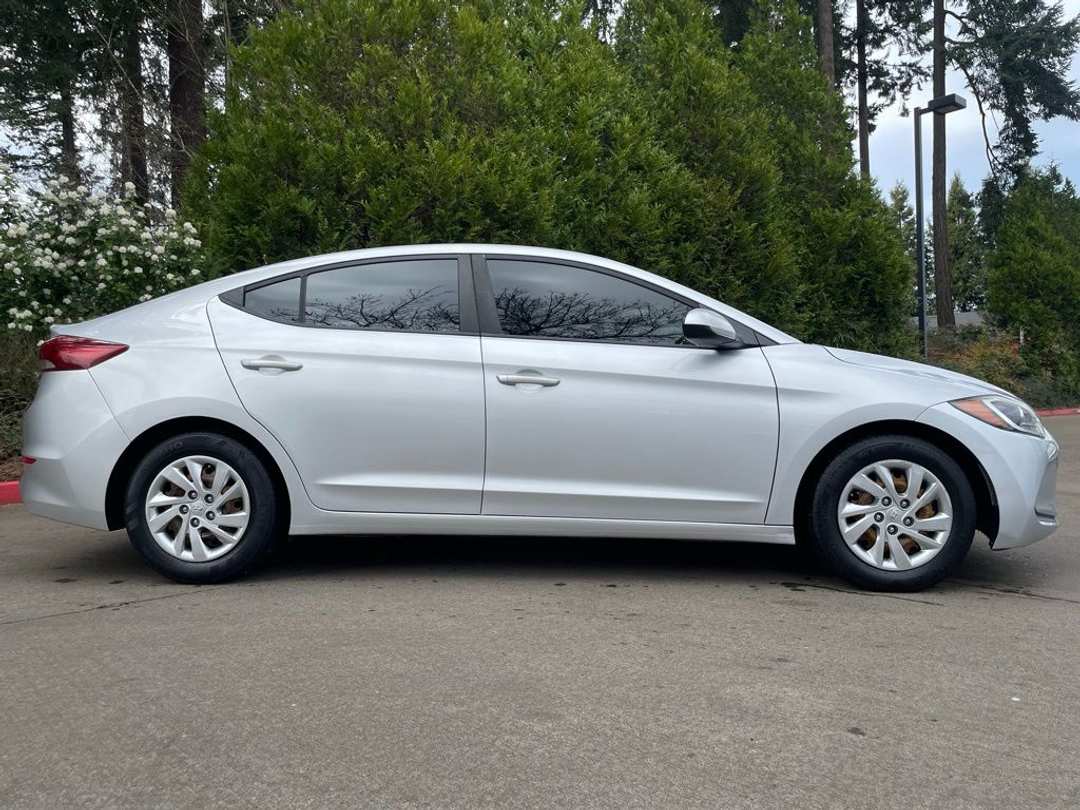 2017 Hyundai Elantra SE - Image 3