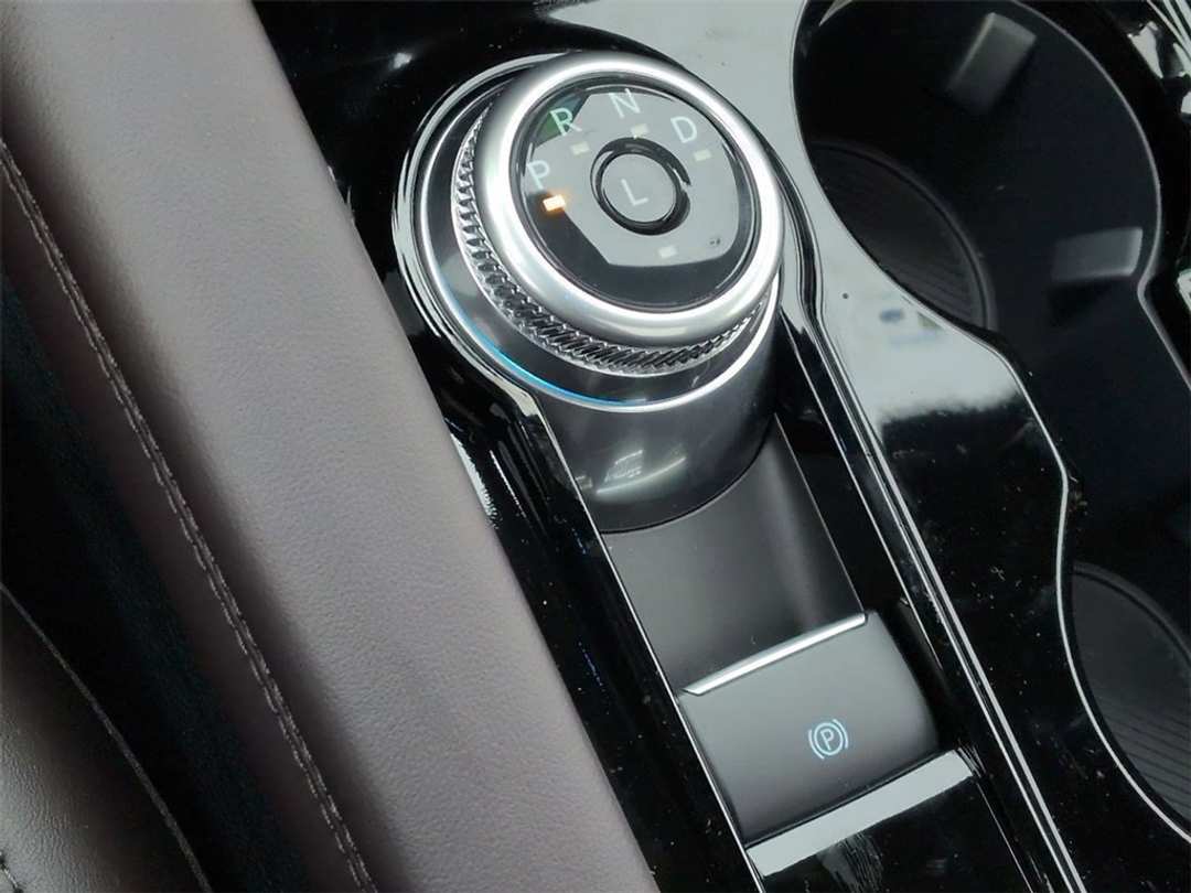 2026 Ford Explorer Platinum - Image 16