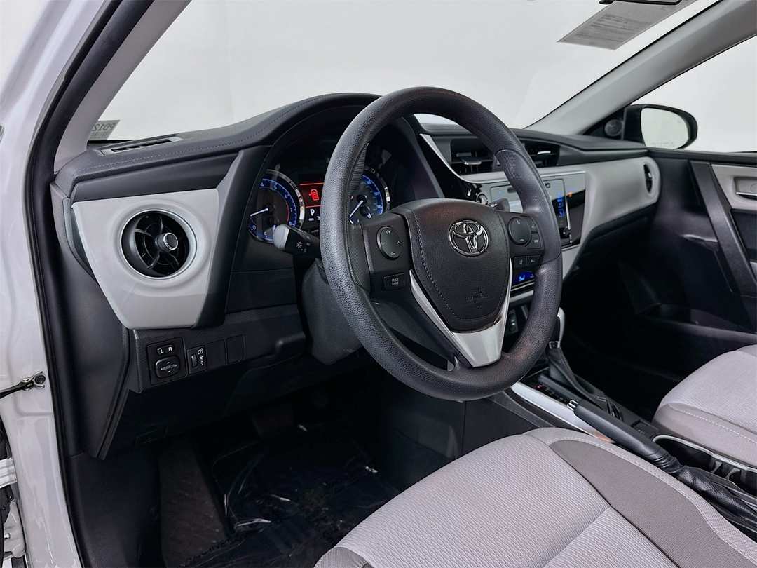 2019 Toyota Corolla LE - Image 9