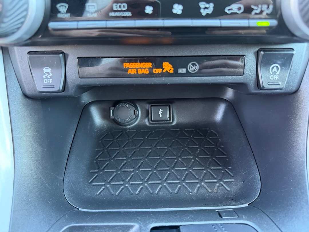 2021 Toyota Rav4 XLE - Image 24