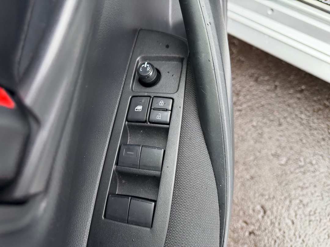 2022 Toyota Corolla LE - Image 13