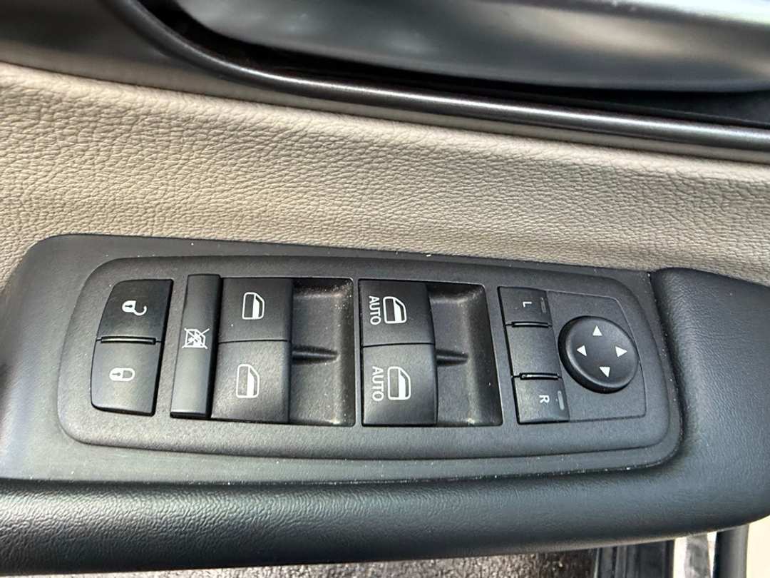 2023 Chrysler Pacifica Touring L - Image 30