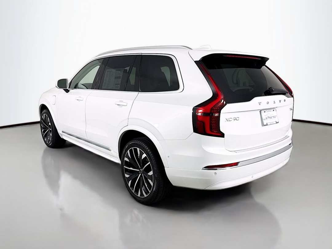 2026 Volvo Xc90 T8 Ultra - Image 3