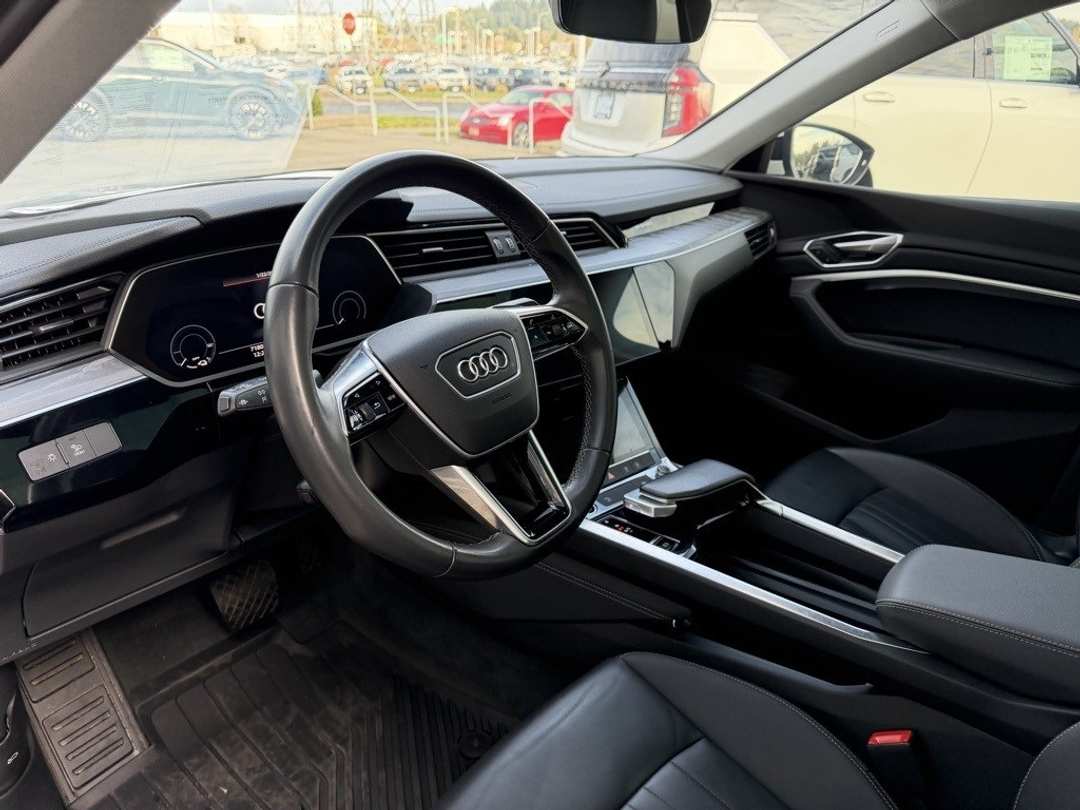 2022 Audi E-Tron sportback S line Premium - Image 17