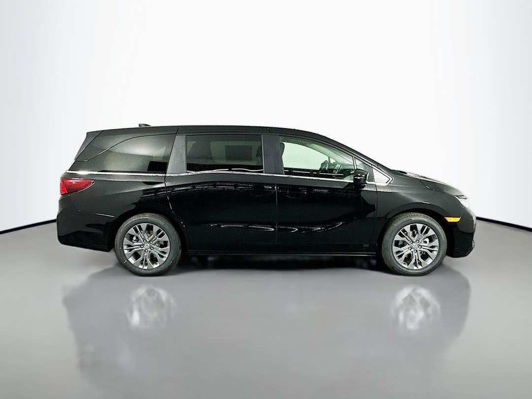 2026 Honda Odyssey Touring - Image 8