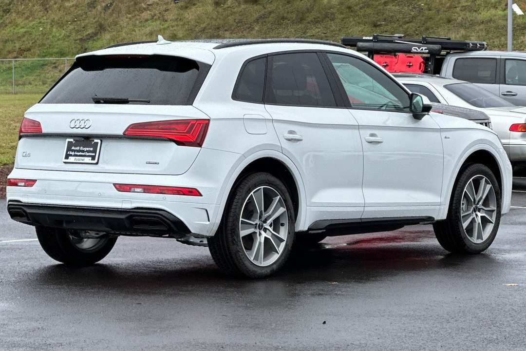 2025 Audi Q5 45 S line Premium - Image 3