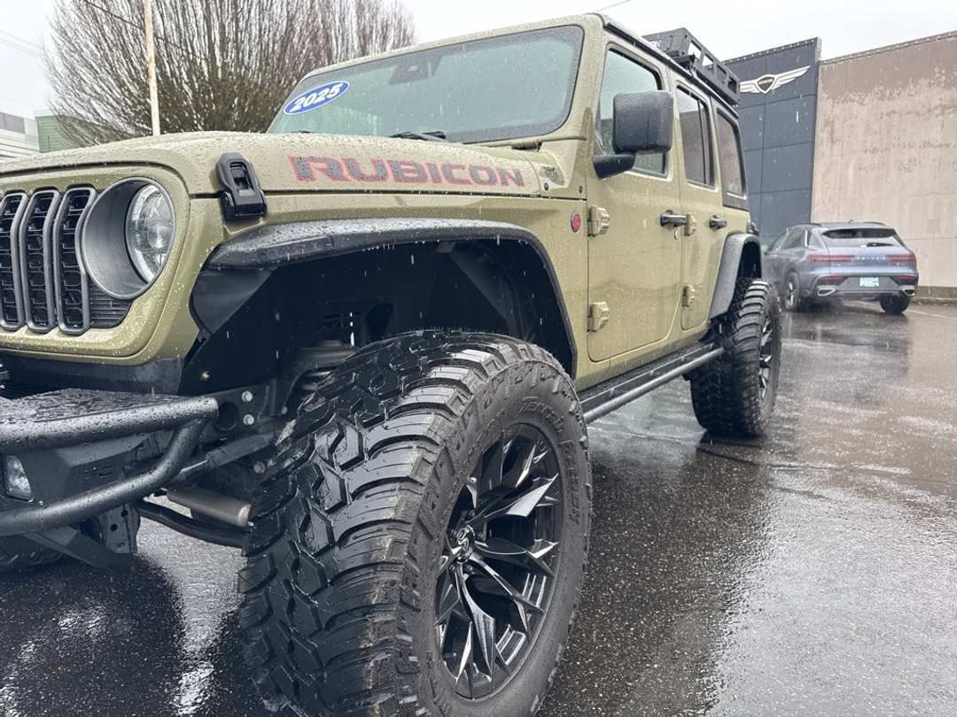 2025 Jeep Wrangler Rubicon - Image 13