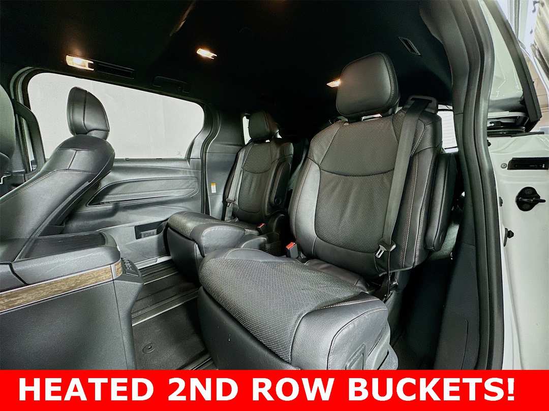 2025 Toyota Sienna Platinum - Image 12