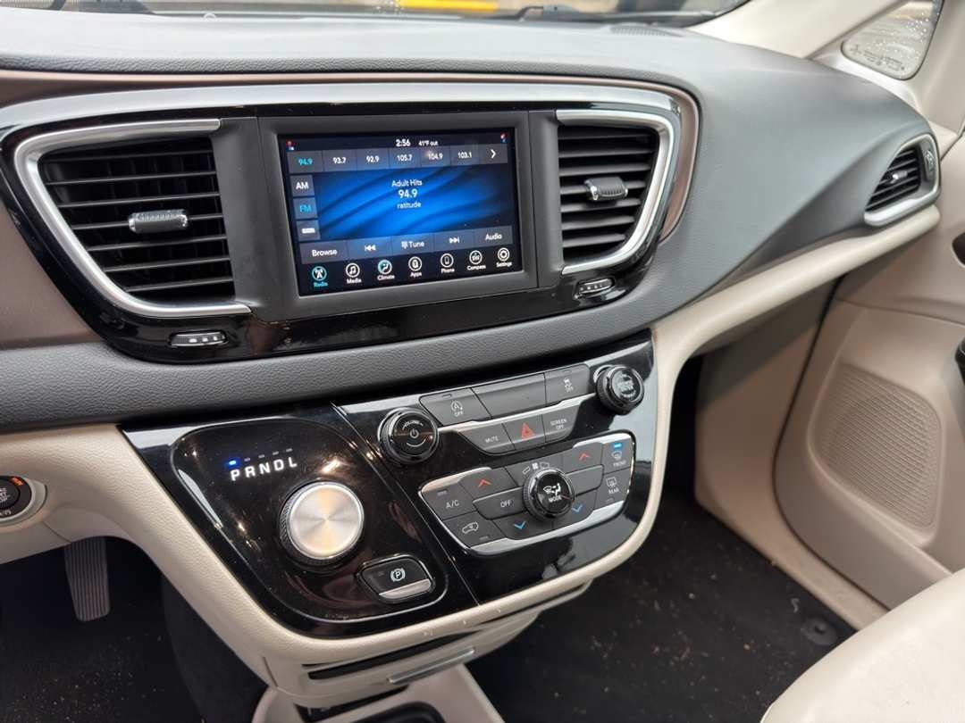 2021 Chrysler Voyager LXI - Image 15