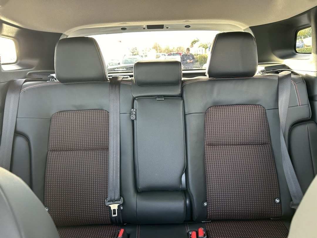 2025 Nissan Kicks SR - Image 19