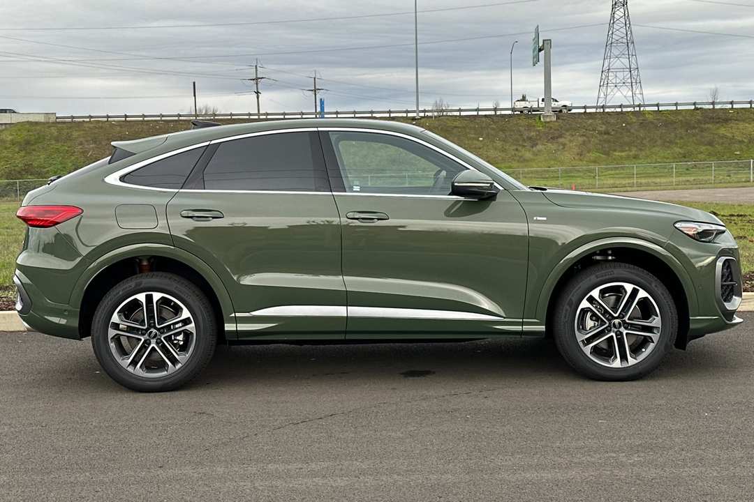 2025 Audi Q5 2.0T Premium Plus - Image 2