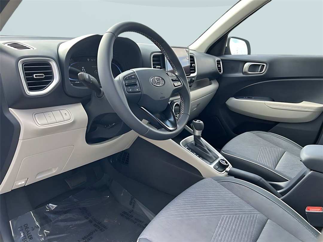 2025 Hyundai Venue Limited - Image 12