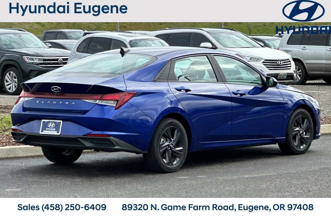 2023 Hyundai Elantra SEL - Image 3